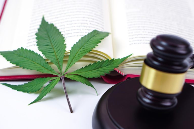 Justiça reverte justa causa de trabalhador demitido por portar um grama de maconha