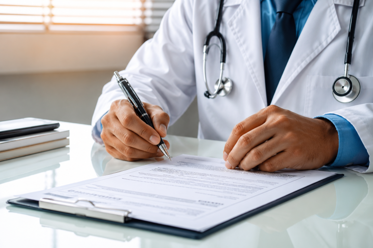 Justiça mantém justa causa de trabalhadora por apresentar atestado médico adulterado