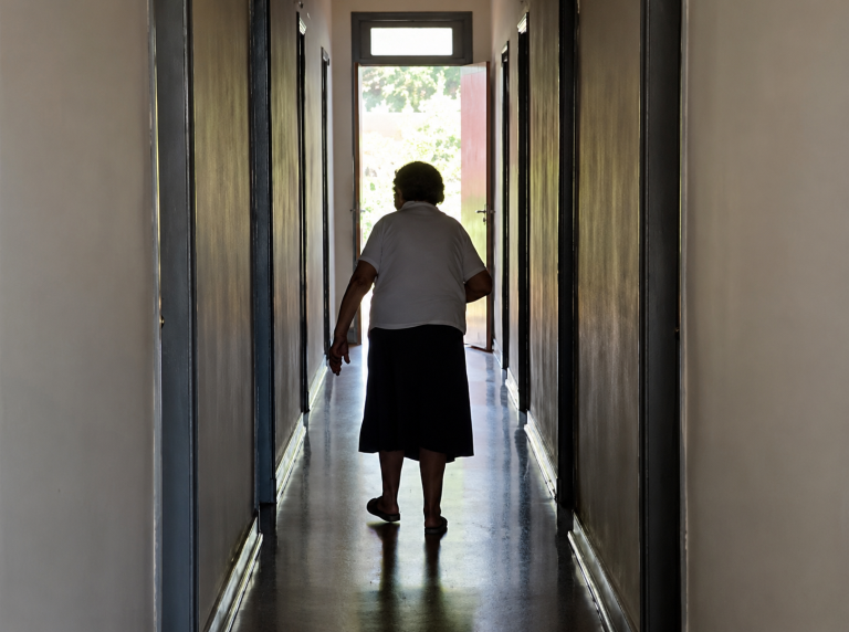 TJDFT determina medidas protetivas por violência de filho contra mãe idosa