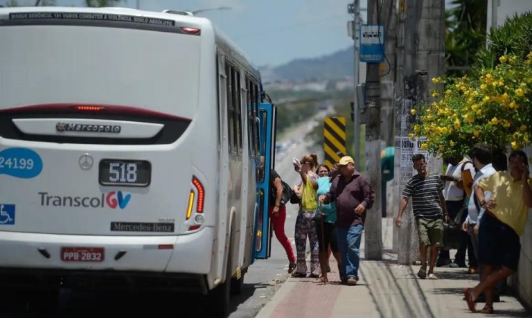 Motorista de ônibus não receberá adicional por cobrar passagens