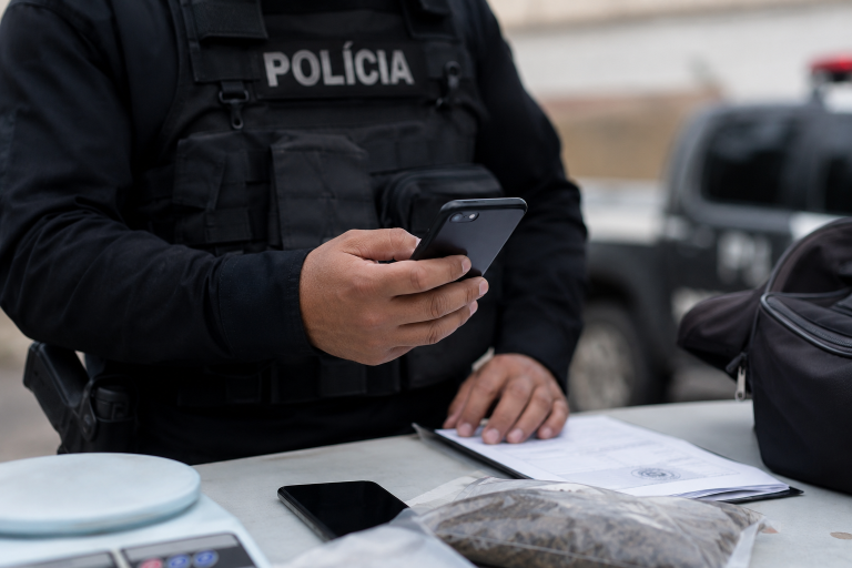 STJ decide se acesso indevido a celular anula apreensão de drogas e condenação no Amazonas