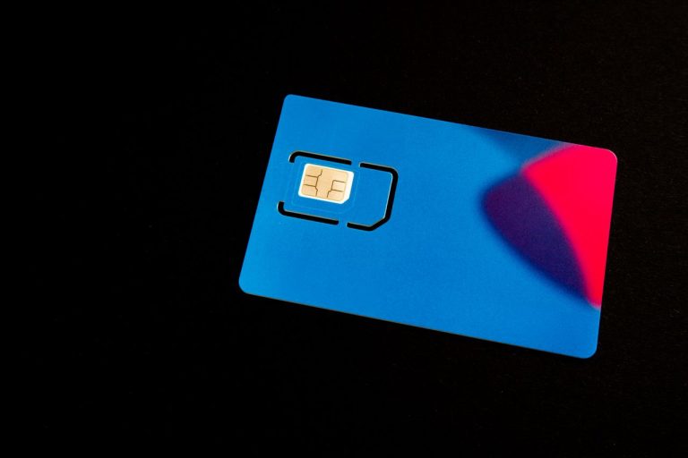 Operadora é condenada após habilitar linha telefônica em nome de consumidor sem autorização