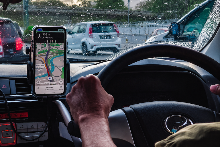 Processo cível não deve impedir acesso de motorista na plataforma de transporte
