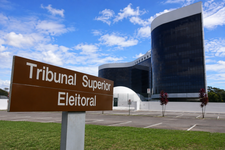 Disputa por mandato na Câmara de Manaus: TSE examinará recurso que tenta suspender cassação de vereador