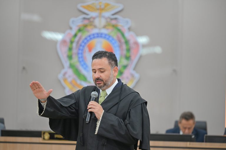 TJAM dá posse a Marco Aurélio Choy como novo desembargador