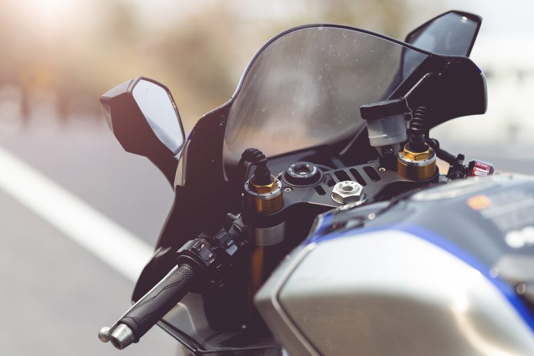 Aplicativo de transporte indenizará passageira ferida em corrida de moto
