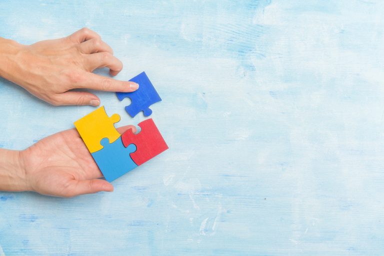 Agente de trânsito garante restabelecimento de plano de saúde para filha com autismo