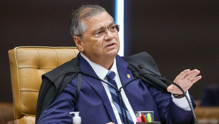 Dino reintegra Andrei à PF e indaga se Mendonça pode ser “juiz de si mesmo”