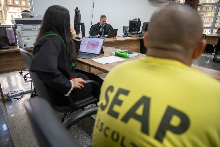 Homem é condenado a mais de 20 anos por matar a mãe e tentar matar a avó em Manaus
