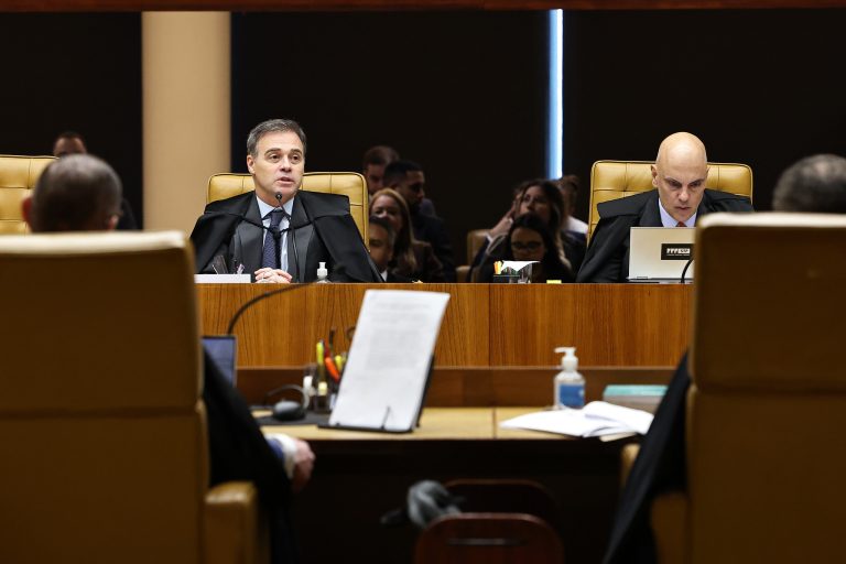 Mendonça acusa Moraes de direcionar investigação no STF