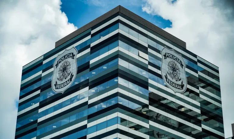 AGU pede suspensão imediata do afastamento de diretor-geral da PF