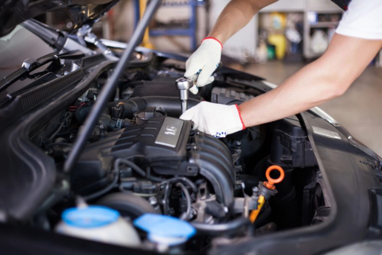 Técnico automotivo é demitido por justa causa após faltar ao trabalho para tentar ser dispensado