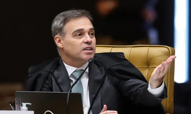 Mendonça rejeita ação contra reajuste do Bolsa Família