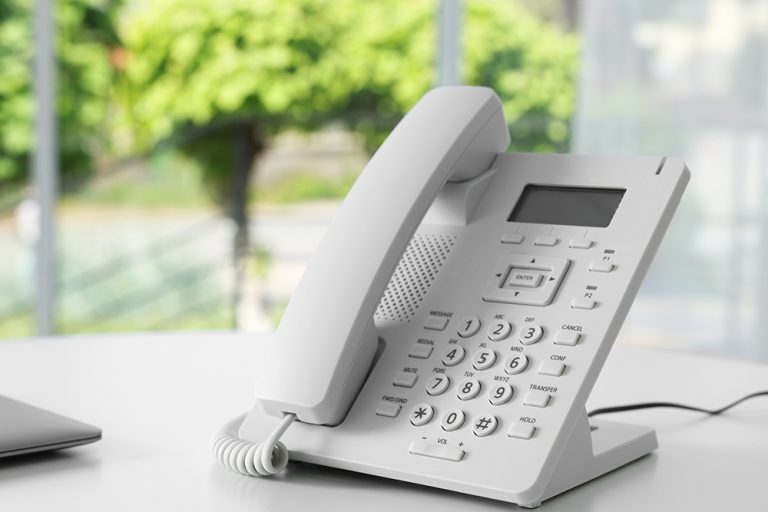 Operadora deve equiparar tarifas de linhas 0800 com serviços equivalentes