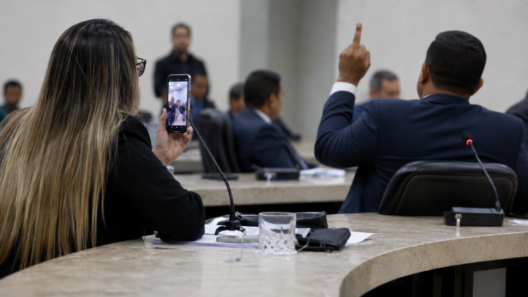 TSE vai decidir se gesto obsceno de vereador no Amazonas é violência política de gênero