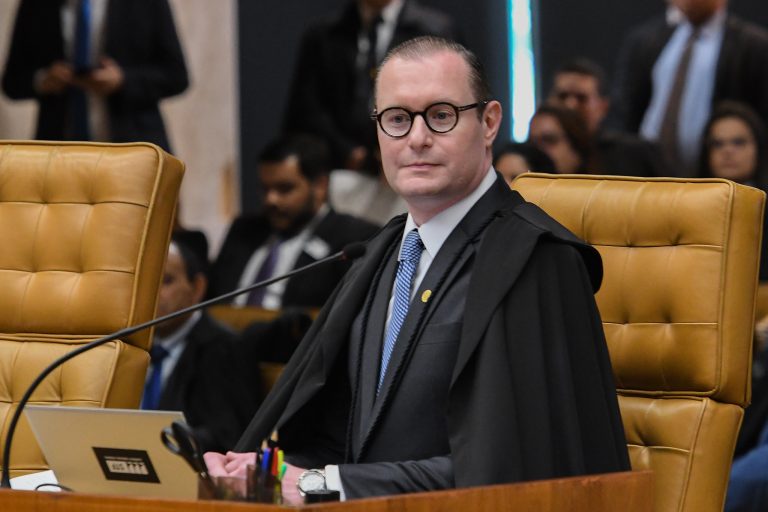 Zanin reitera pedido de acesso a dados de celular de Vorcaro