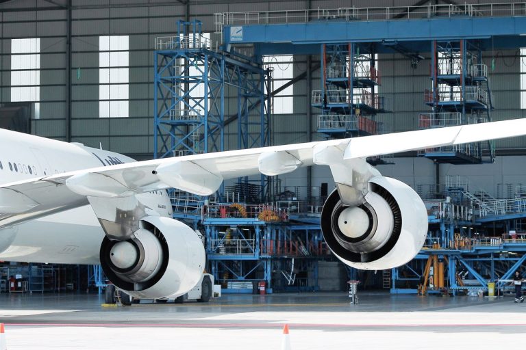 Falha mecânica da aeronave é fato previsível e não afasta dever de indenizar da companhia aérea