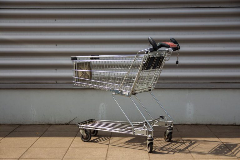 Supermercados DB é condenado por vender produtos vencidos