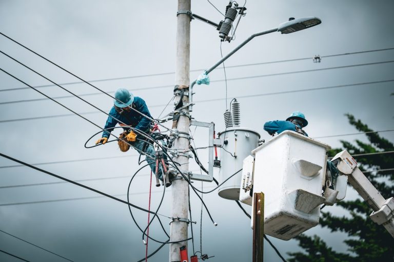 TRT-11 responsabiliza três empresas por acidente que deixou eletricista incapaz