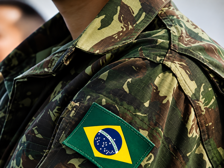 Militar promovido tem direito a auxílio-fardamento integral mesmo após receber benefício no ano anterior