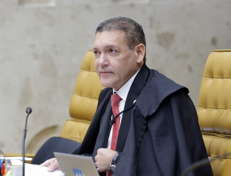 Efetivação sem concurso antes da Constituição não assegura permanência no cargo