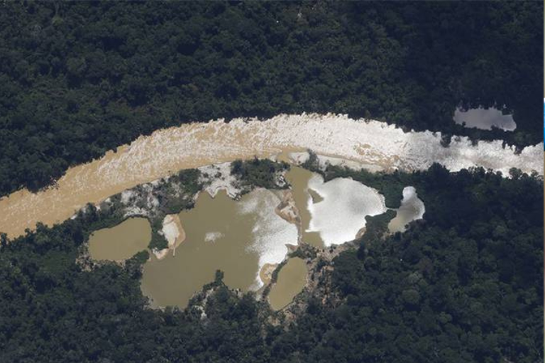 Justiça manda União esclarecer controle de dragas usadas no garimpo ilegal na Amazônia