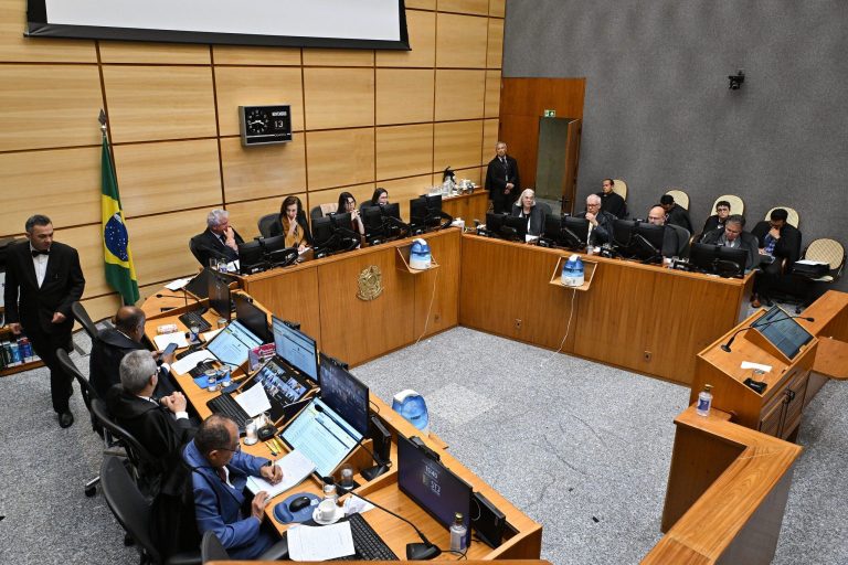 Suspensão do STJ sobre PIS/Cofins na ZFM não alcança empresa com derrota definitiva