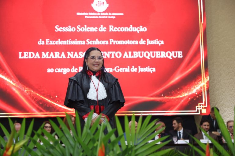 Leda Mara toma posse para terceiro mandato à frente do MPAM até 2028